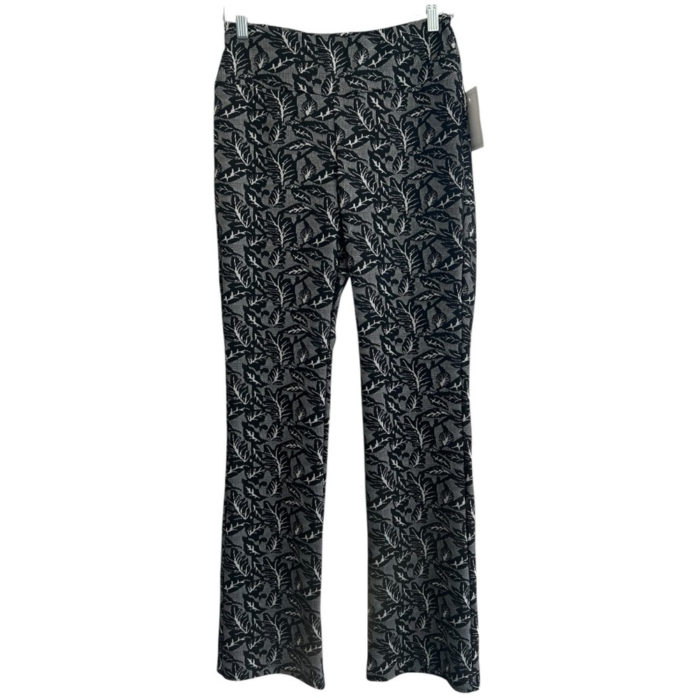 Kokoon Women’s NWT Pull On Black and White Leaf Patterned Pants  Sz‎ M